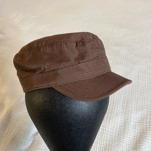 Vintage Goorin Bros. Canvas Flat top cap in brown size Medium. LIKE NEW